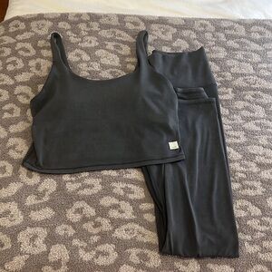 Vuori Dark Charcoal Workout Set